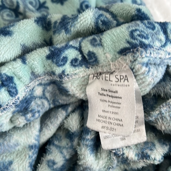 🆑 [4/$20] Fuzzy Soft Snowflake Blue PJ pants - Picture 5 of 5